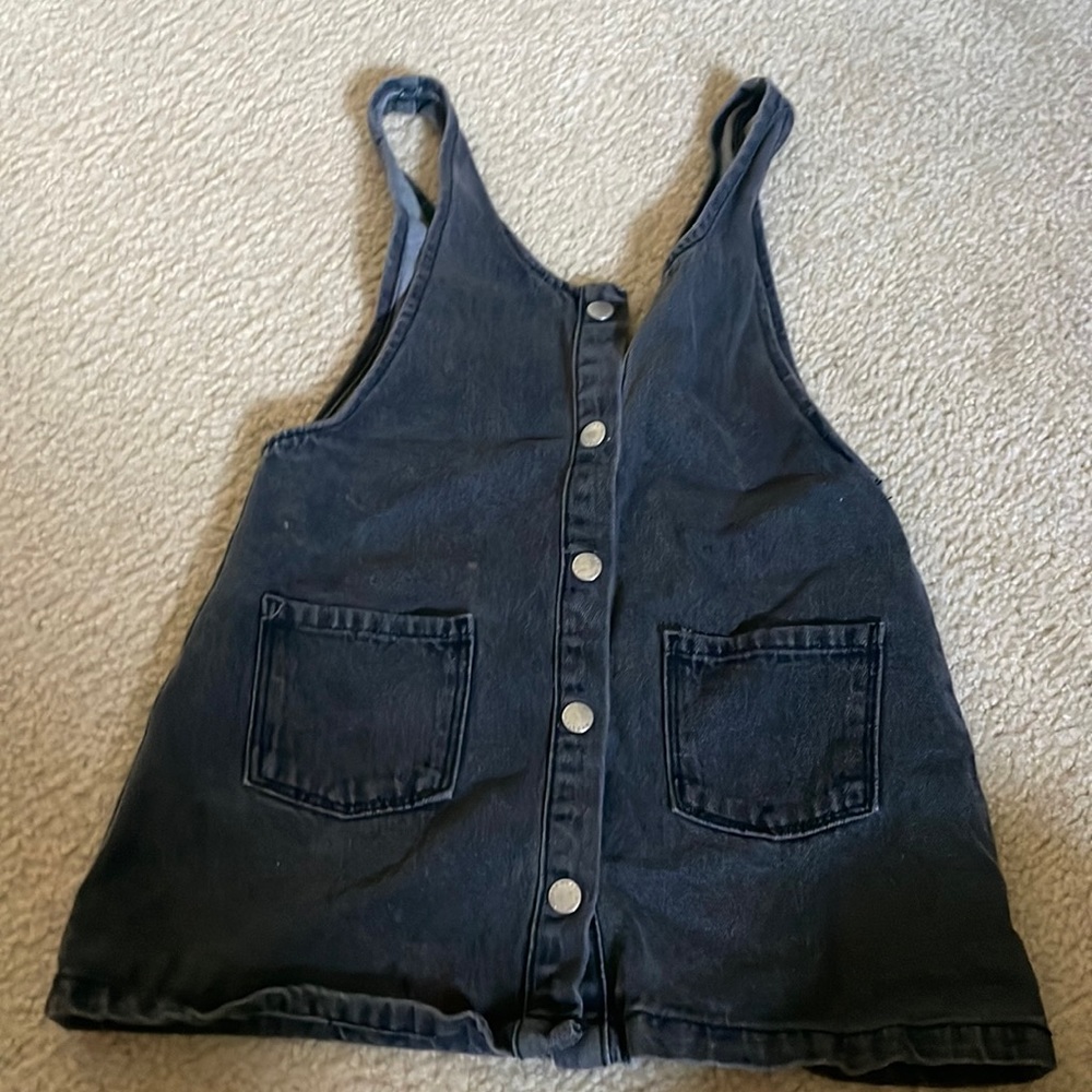 Zara’s 3-4 years black jumper